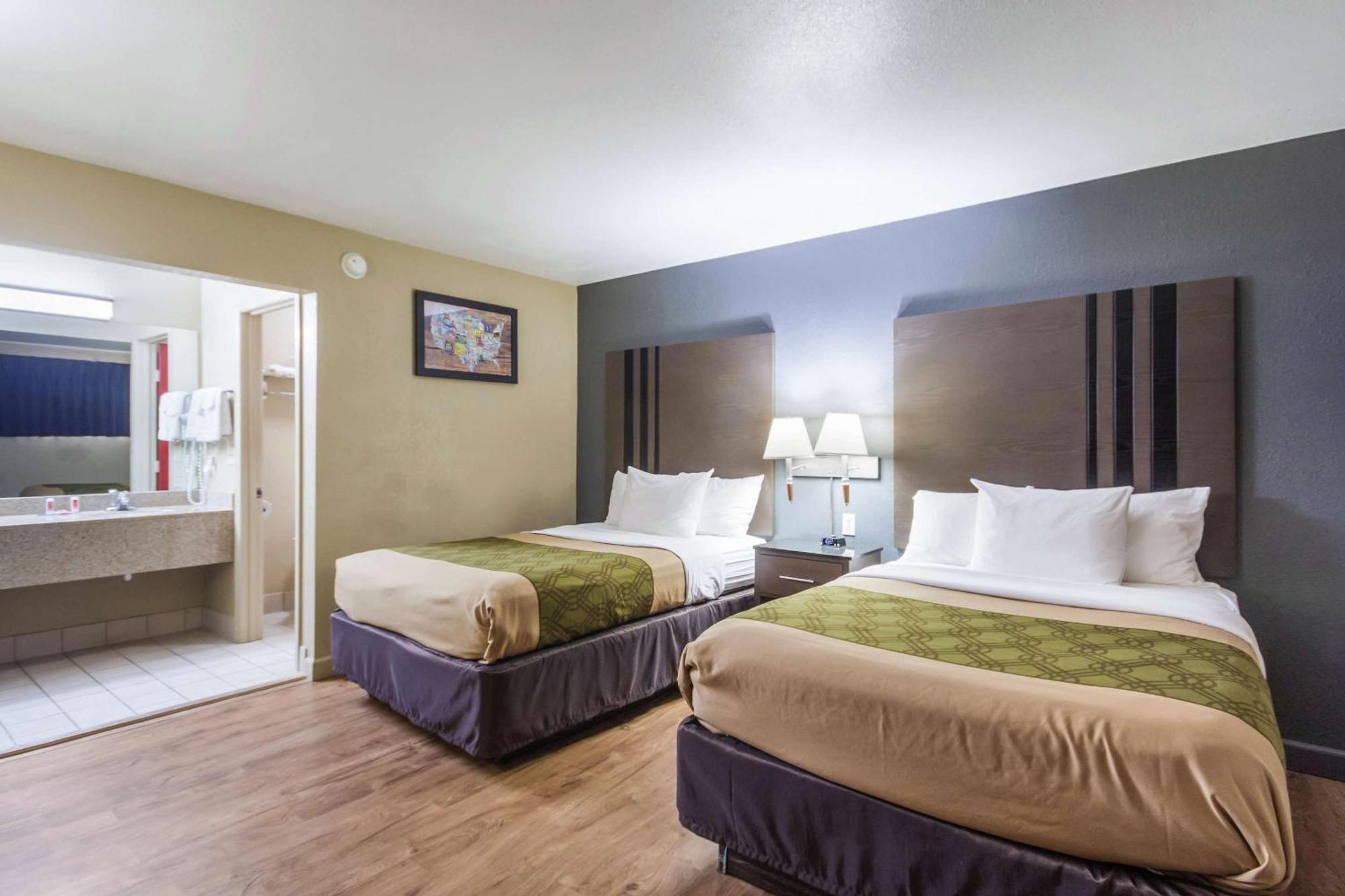 Econo Lodge Inn & Suites I-35 At Shawnee Mission Оверленд Парк Экстерьер фото