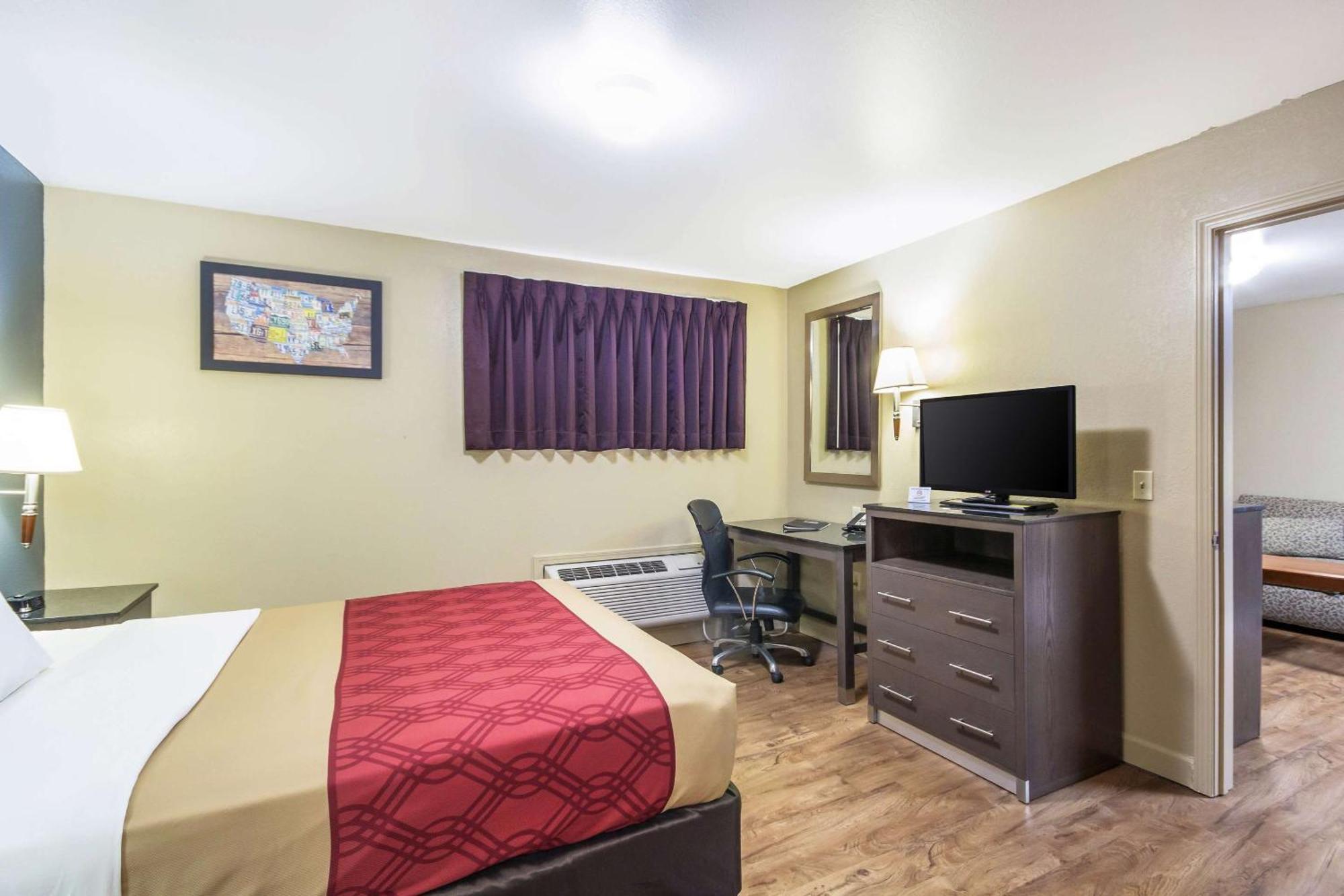 Econo Lodge Inn & Suites I-35 At Shawnee Mission Оверленд Парк Экстерьер фото