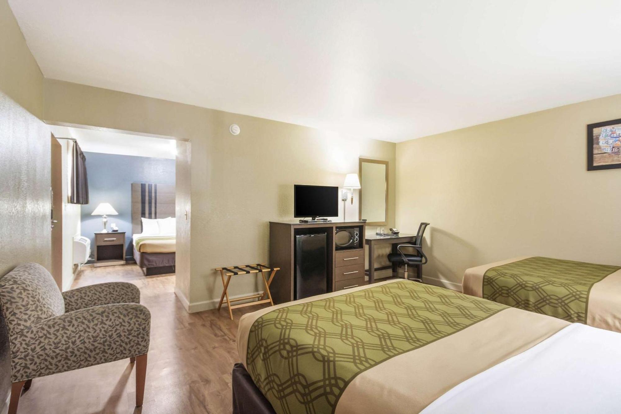 Econo Lodge Inn & Suites I-35 At Shawnee Mission Оверленд Парк Экстерьер фото
