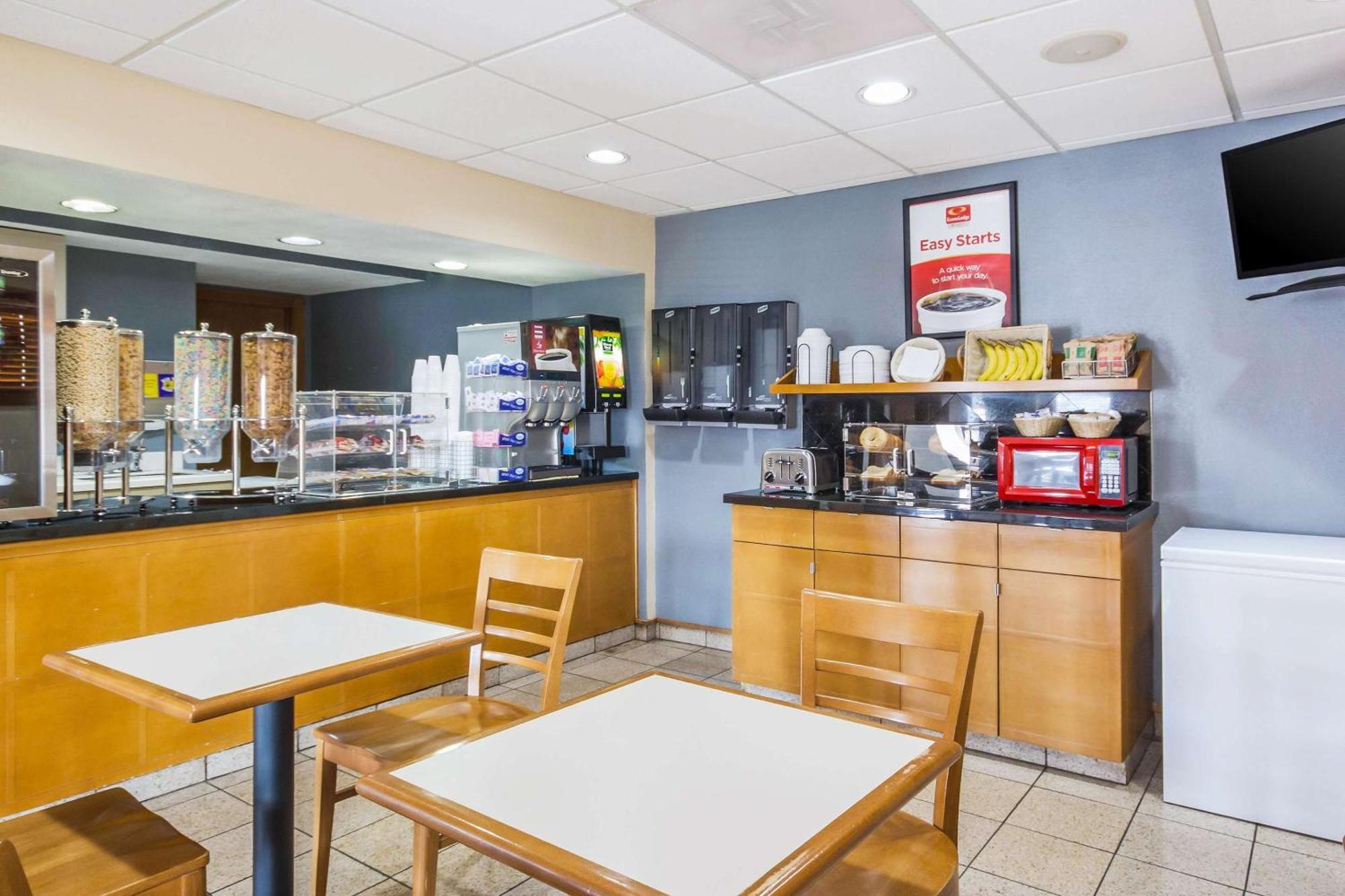 Econo Lodge Inn & Suites I-35 At Shawnee Mission Оверленд Парк Экстерьер фото