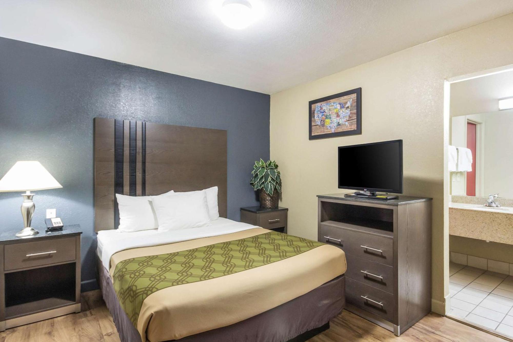 Econo Lodge Inn & Suites I-35 At Shawnee Mission Оверленд Парк Экстерьер фото