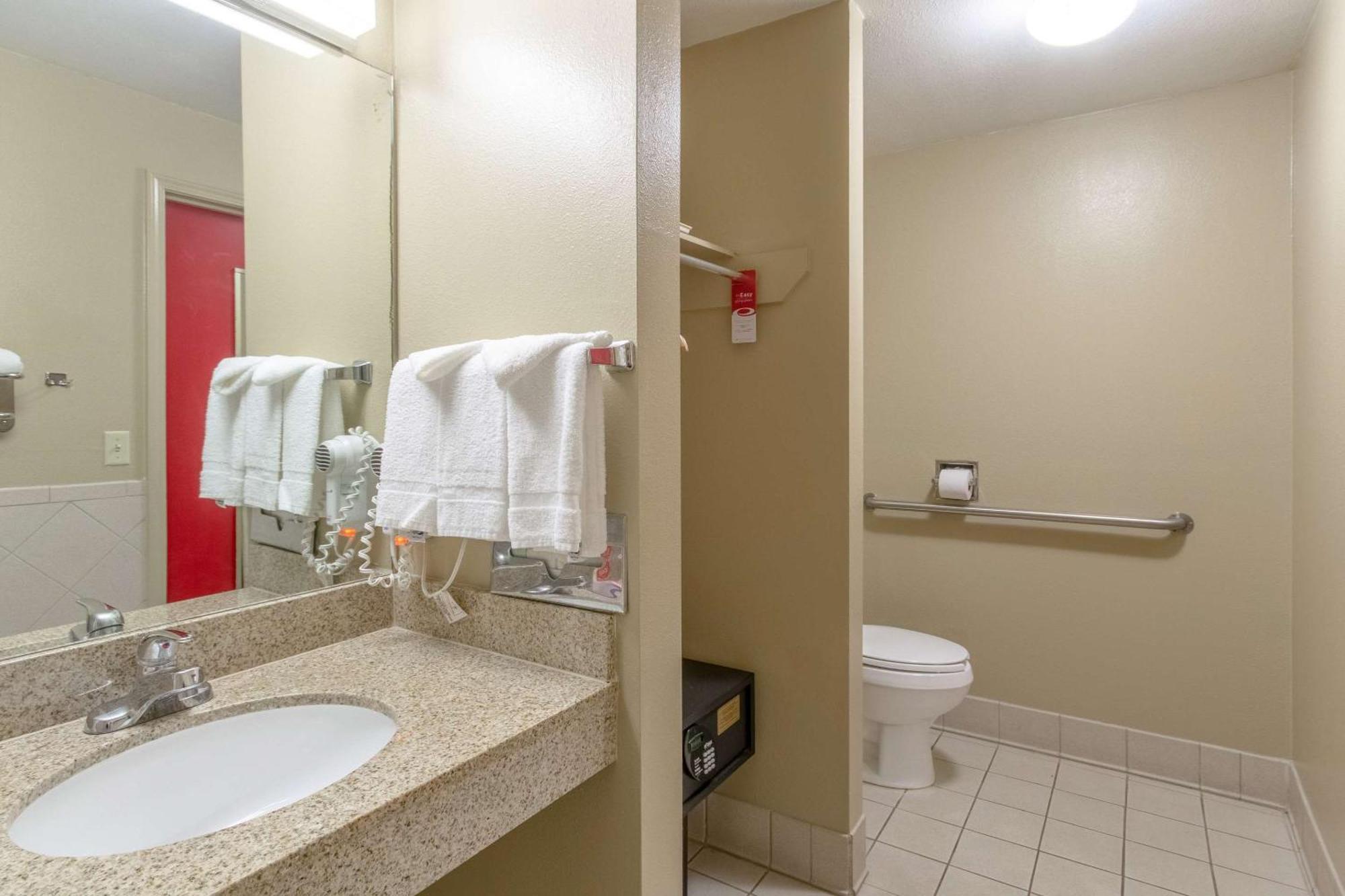 Econo Lodge Inn & Suites I-35 At Shawnee Mission Оверленд Парк Экстерьер фото