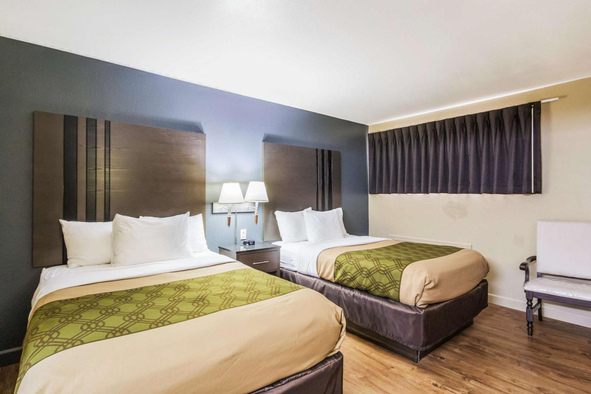 Econo Lodge Inn & Suites I-35 At Shawnee Mission Оверленд Парк Экстерьер фото