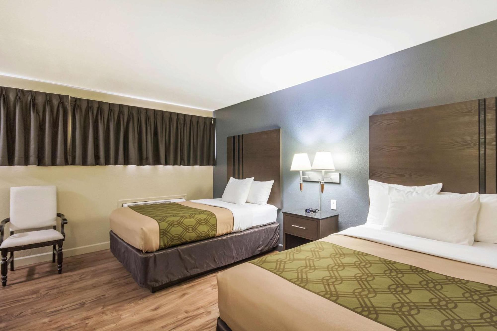 Econo Lodge Inn & Suites I-35 At Shawnee Mission Оверленд Парк Экстерьер фото