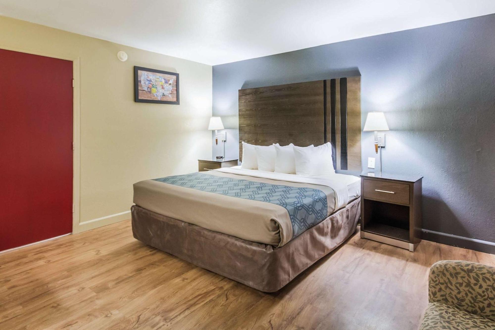 Econo Lodge Inn & Suites I-35 At Shawnee Mission Оверленд Парк Экстерьер фото