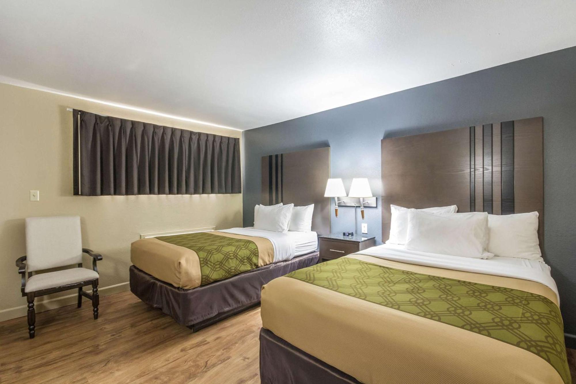Econo Lodge Inn & Suites I-35 At Shawnee Mission Оверленд Парк Экстерьер фото