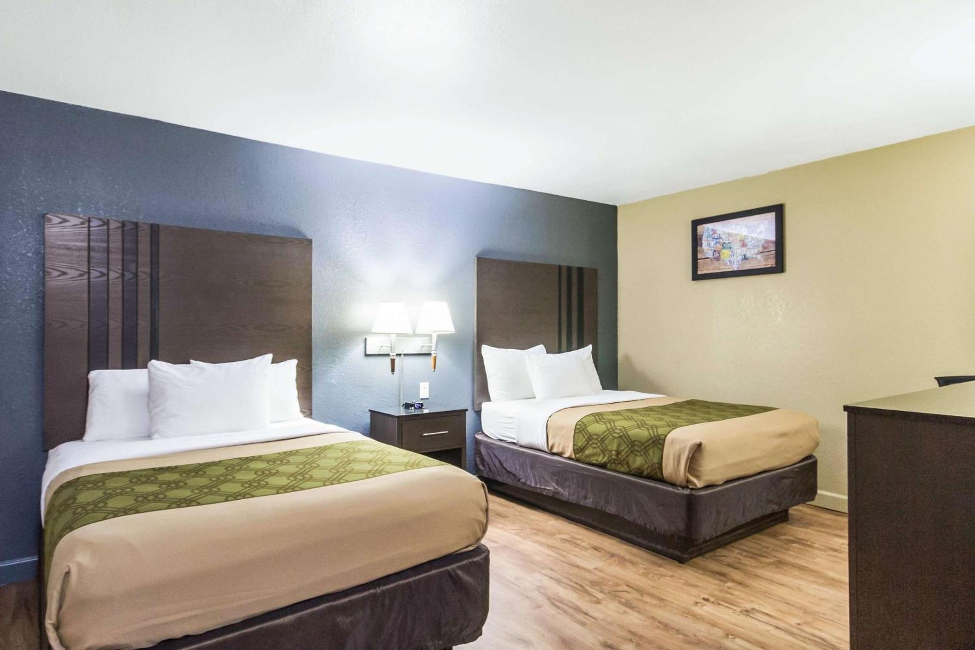 Econo Lodge Inn & Suites I-35 At Shawnee Mission Оверленд Парк Экстерьер фото