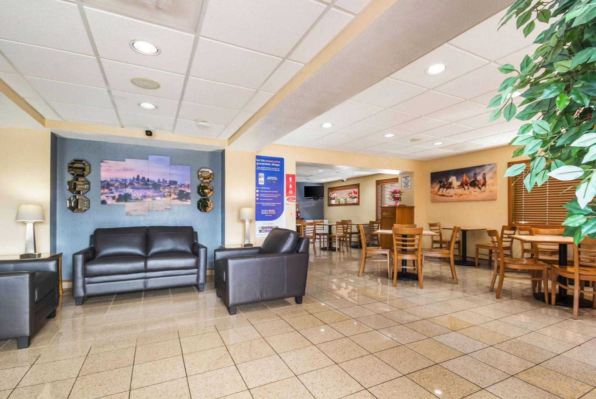 Econo Lodge Inn & Suites I-35 At Shawnee Mission Оверленд Парк Экстерьер фото