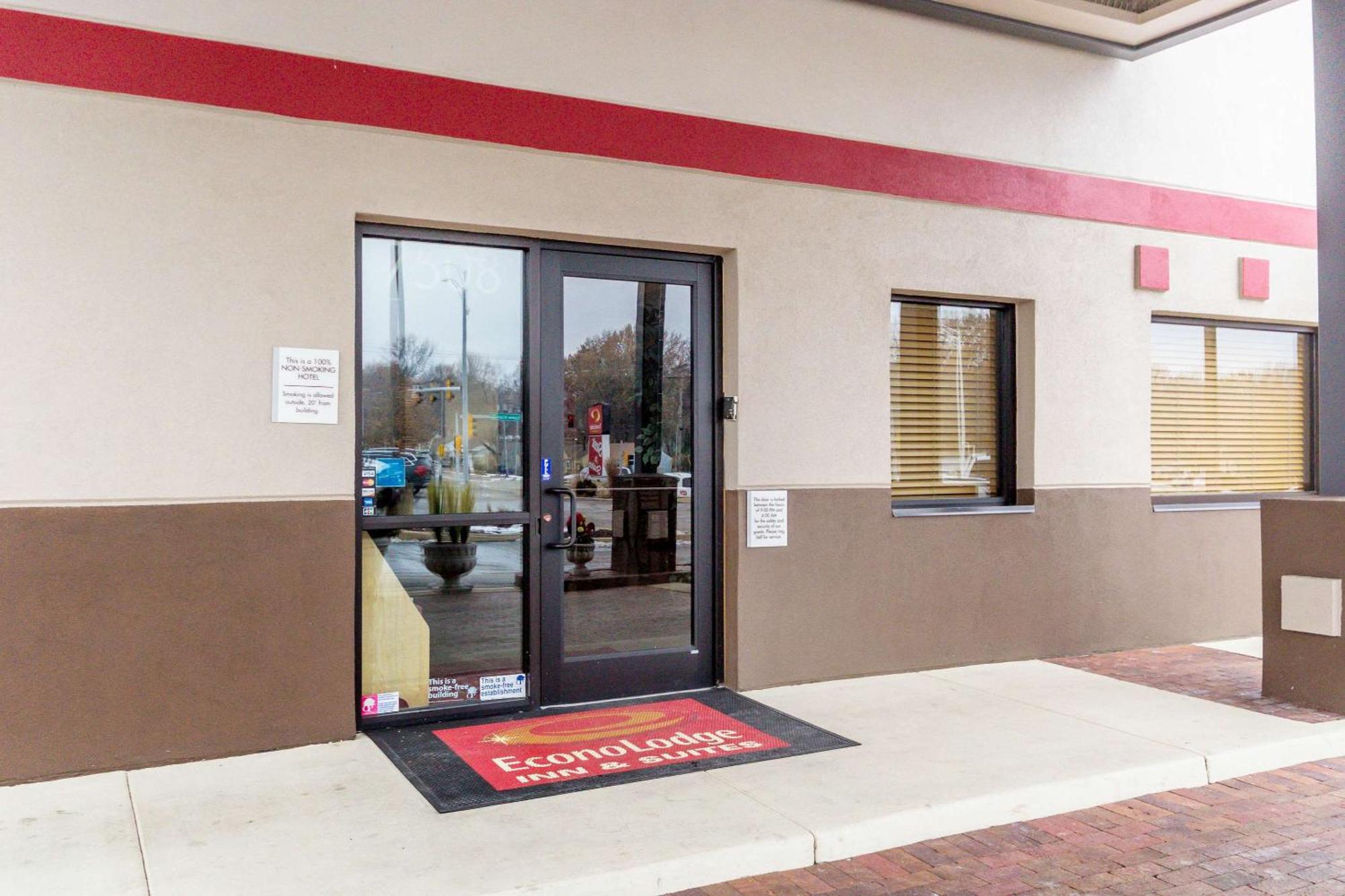 Econo Lodge Inn & Suites I-35 At Shawnee Mission Оверленд Парк Экстерьер фото